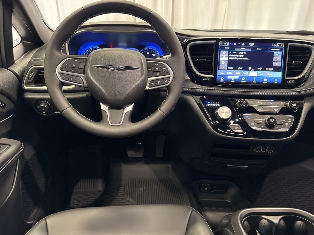 2025 Chrysler Pacifica photo 3