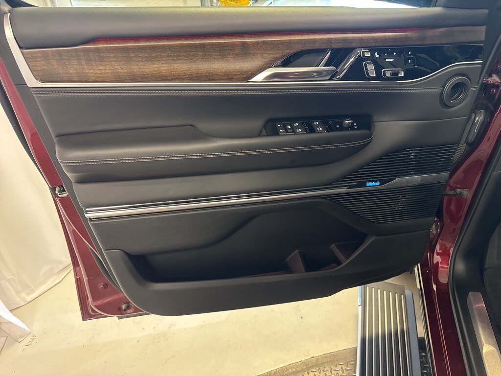2022 Jeep Grand Wagoneer I photo 3