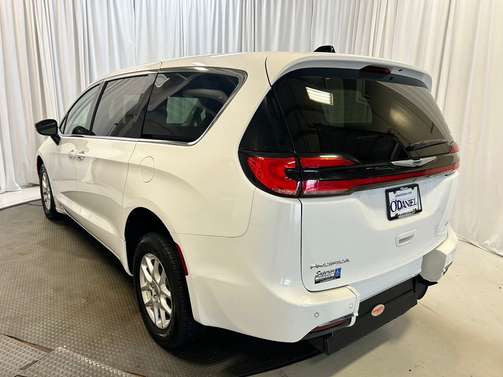 Used 2024 Chrysler Pacifica Touring L Van Passenger Van
