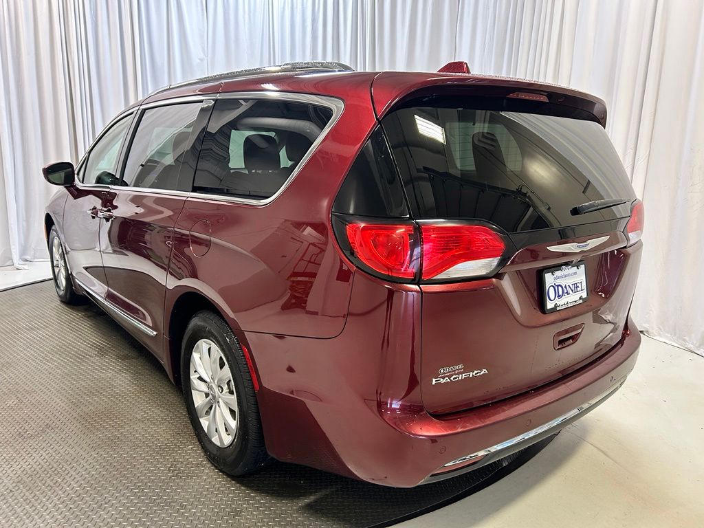 Used 2018 Chrysler Pacifica Touring L with VIN 2C4RC1BG2JR246070 for sale in Fort Wayne, IN