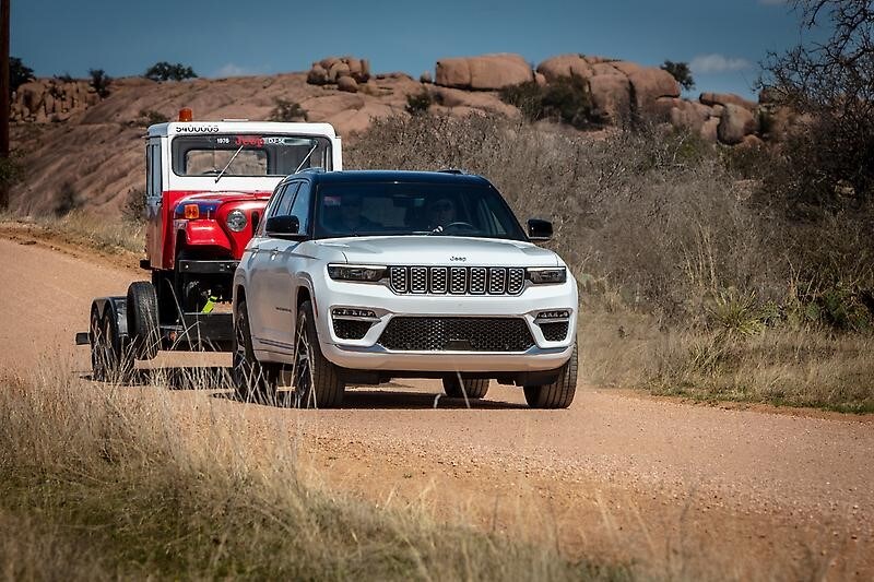 All New PlugIn Jeep Grand Cherokee Pushes Toward Efficient Future O