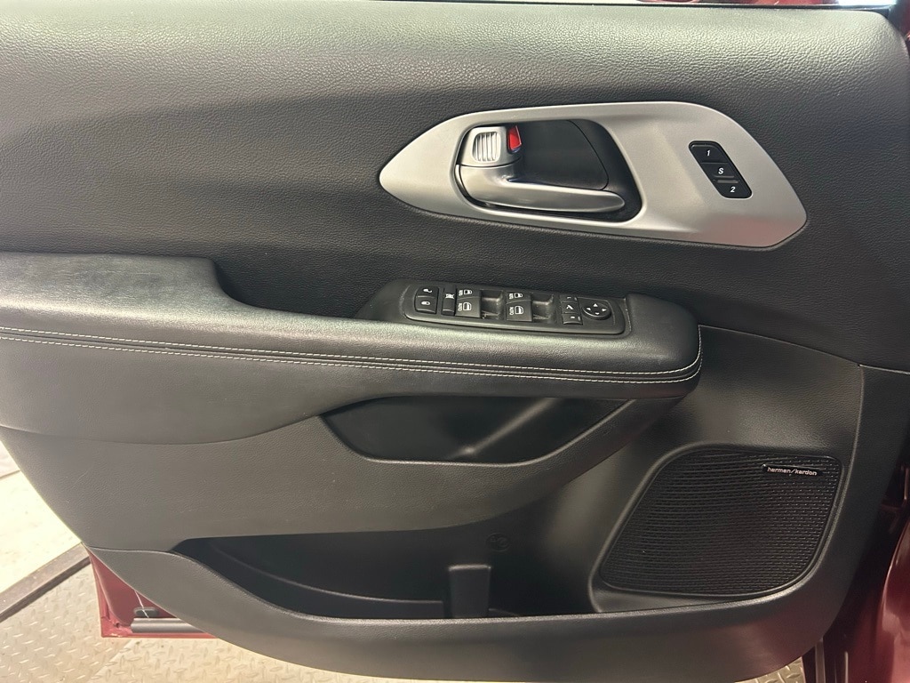 Used 2020 Chrysler Pacifica Limited Van Passenger Van