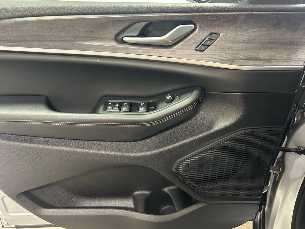 Used 2024 Jeep Grand Cherokee L Limited SUV