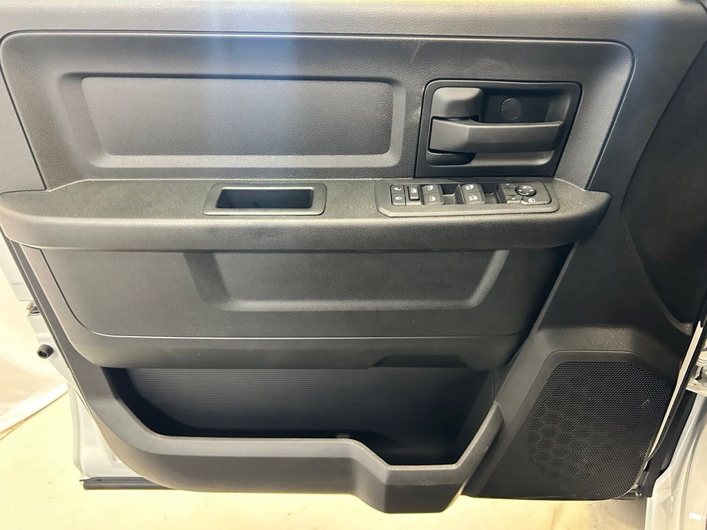 2026 RAM 3500 Chassis Tradesman - Photo 10
