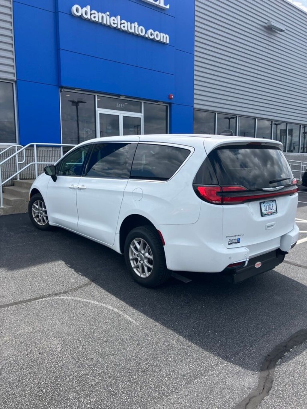 Used 2024 Chrysler Pacifica Touring L Van Passenger Van
