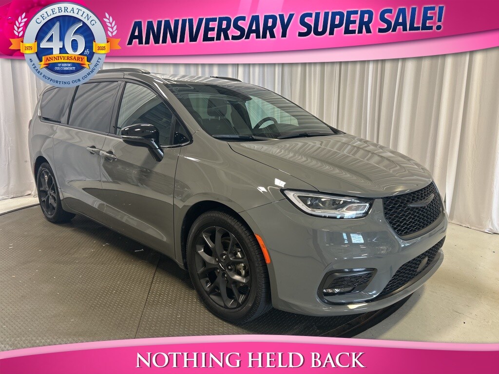 2025 Chrysler Pacifica Limited photo 2