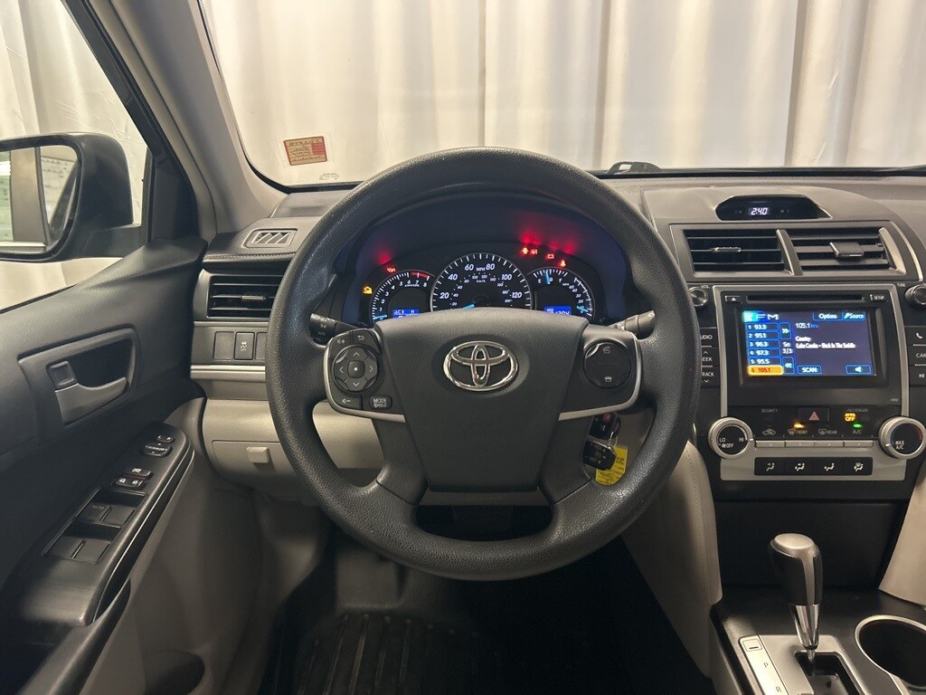2012 Toyota Camry LE photo 2