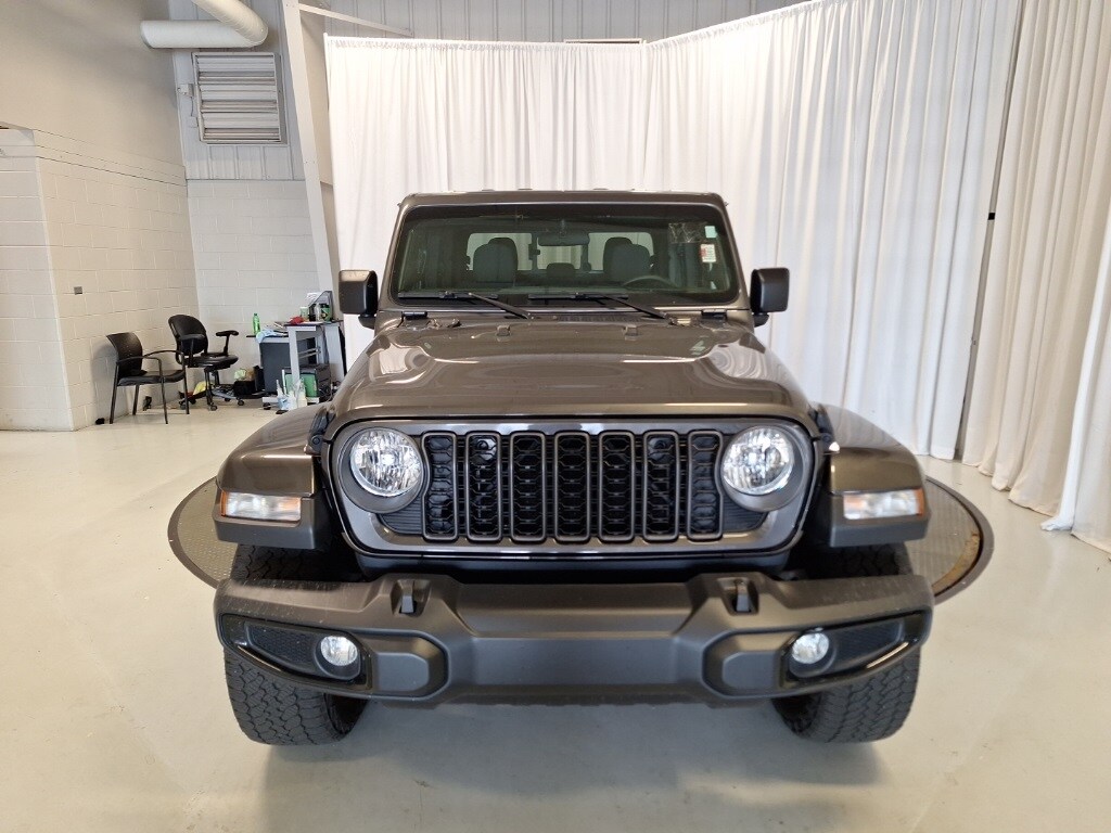 2024 Jeep Gladiator Sport photo 2
