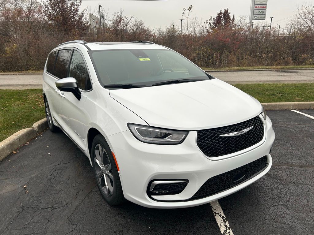 2026 Chrysler Pacifica Passenger Van 