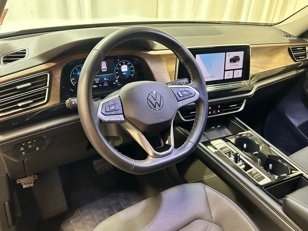 Used 2024 Volkswagen Atlas 2.0T SE w/Technology SUV