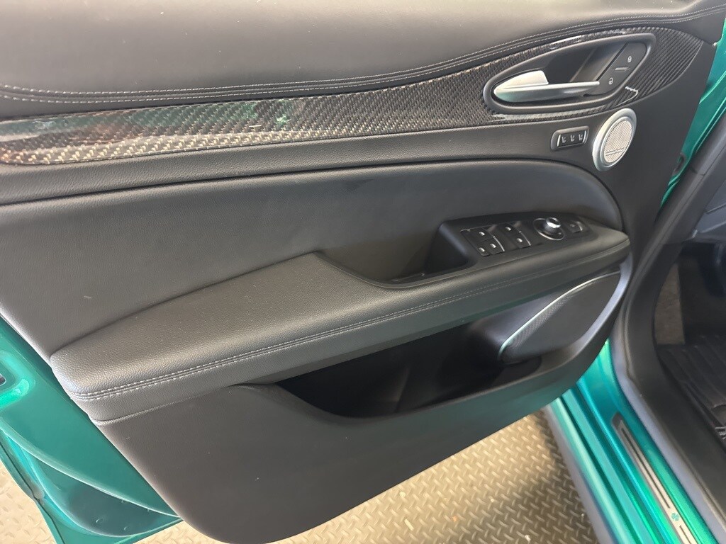 2022 Alfa Romeo Stelvio Quadrifoglio photo 4