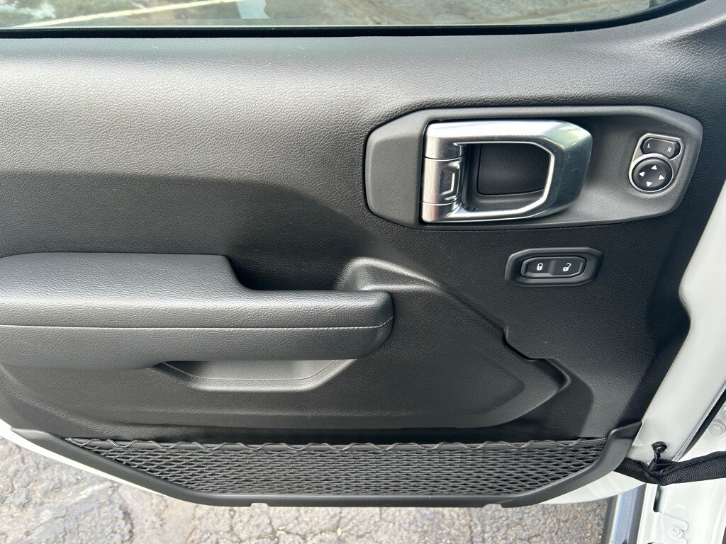 Used 2025 Jeep Gladiator Sport Truck Crew Cab