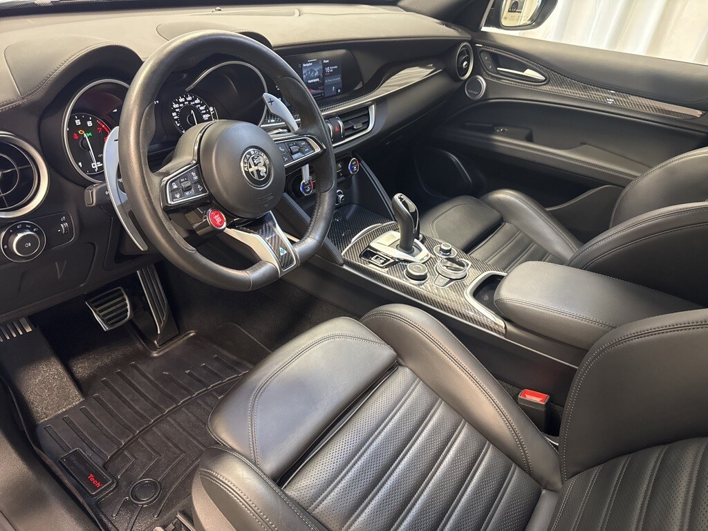 2022 Alfa Romeo Stelvio Quadrifoglio photo 3