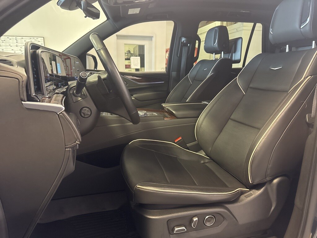 2021 Cadillac Escalade Premium Luxury photo 3