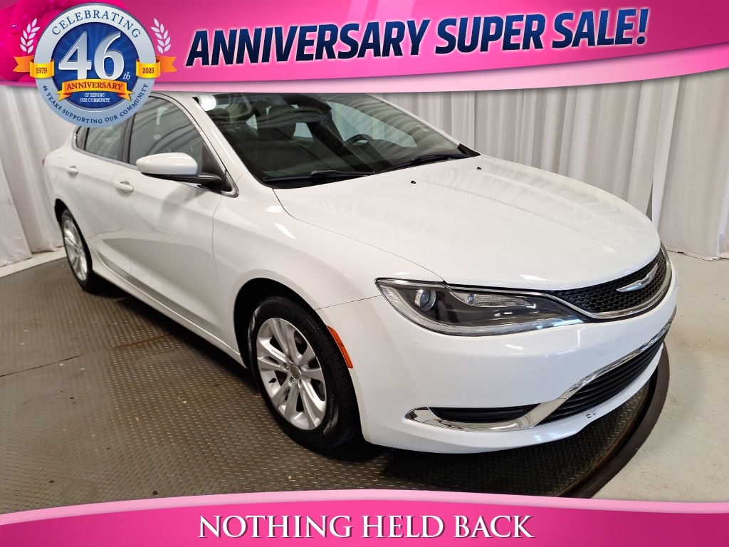 2017 Chrysler 200 Limited photo 2