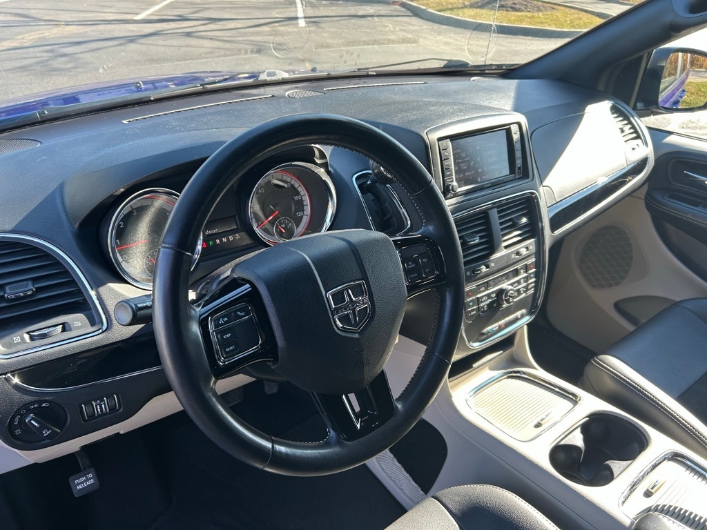 Used 2020 Dodge Grand Caravan SXT Van Passenger Van