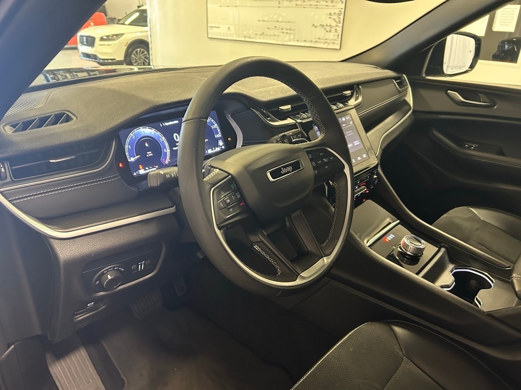 Used 2024 Jeep Grand Cherokee Laredo SUV