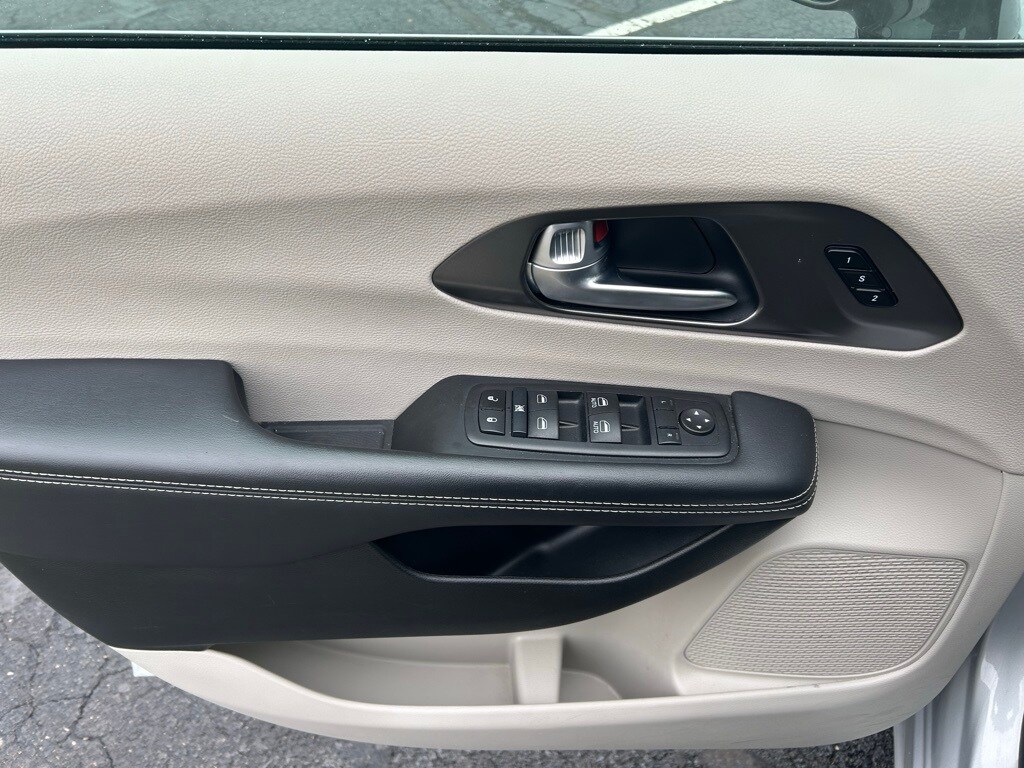 Used 2024 Chrysler Pacifica Touring L Van Passenger Van