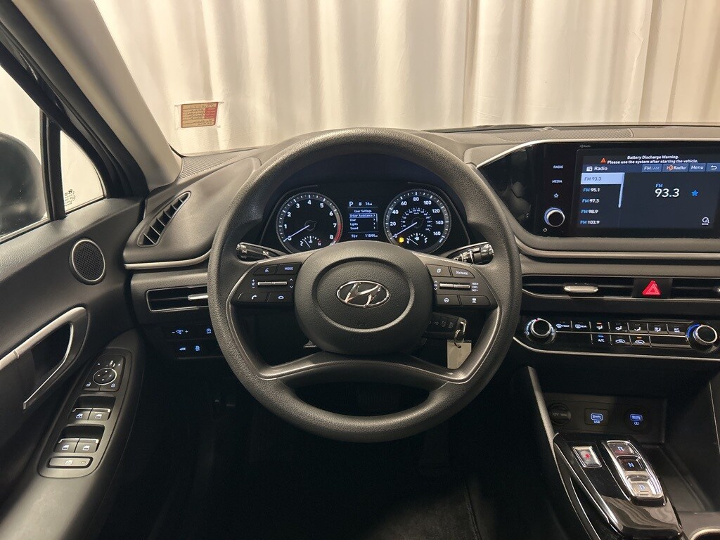 2022 Hyundai Sonata SE photo 2