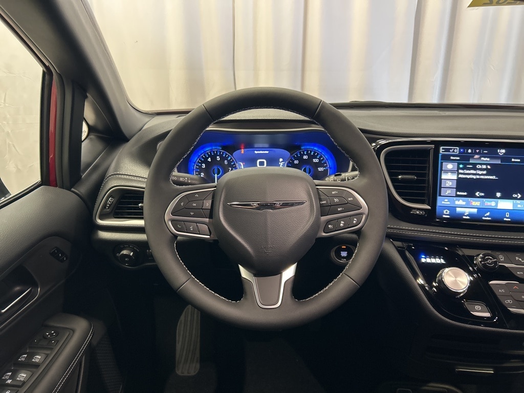 2026 Chrysler Pacifica photo 4