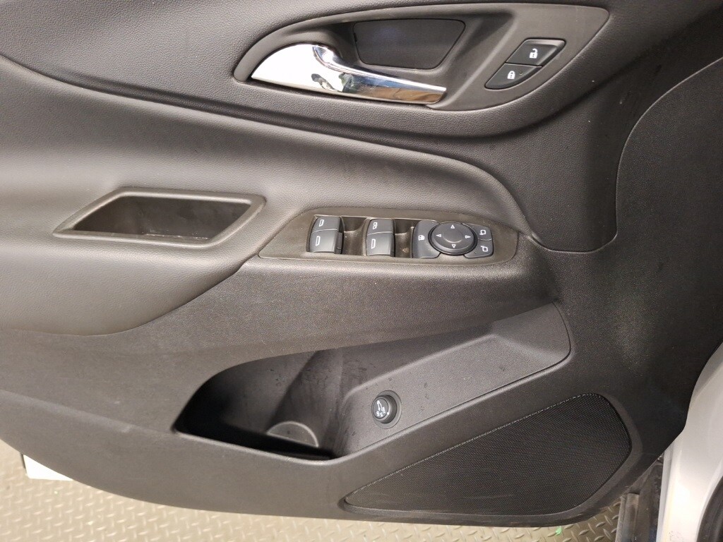 2024 Chevrolet Equinox photo 2
