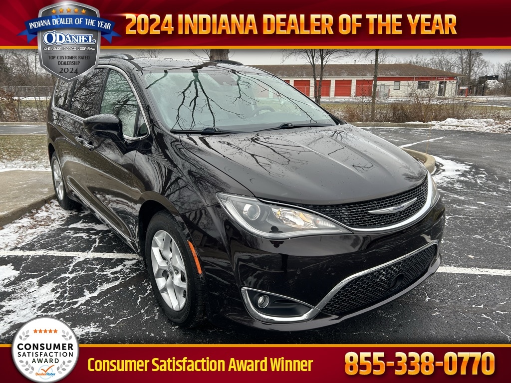 2017 Chrysler Pacifica Touring-L Plus's photo