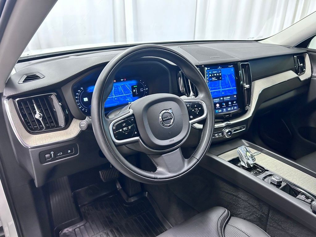 Used 2022 Volvo XC60 Inscription with VIN YV4BR0DL4N1992449 for sale in Fort Wayne, IN