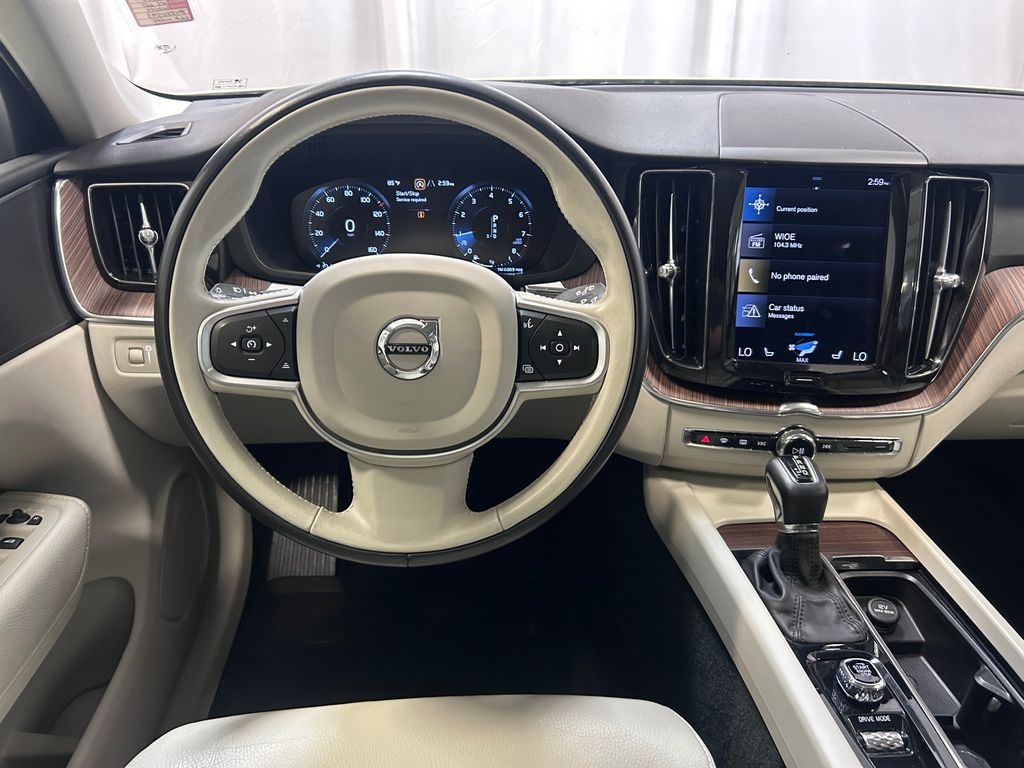 Used 2021 Volvo XC60 T5 Momentum SUV