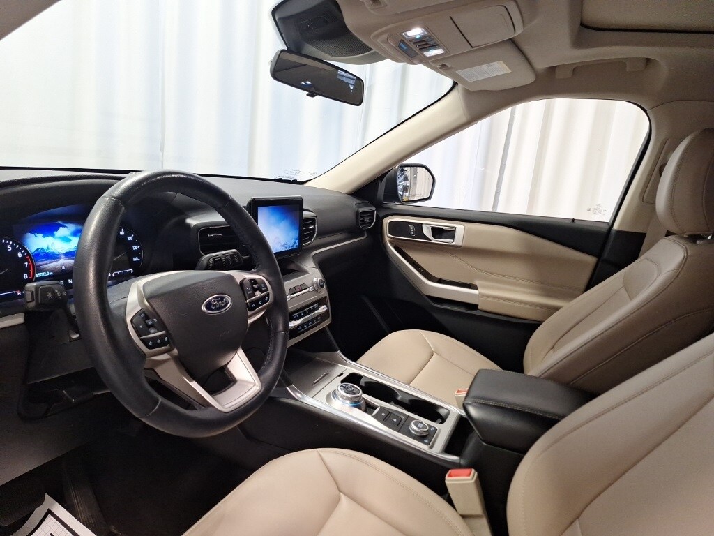 2022 Ford Explorer XLT photo 2