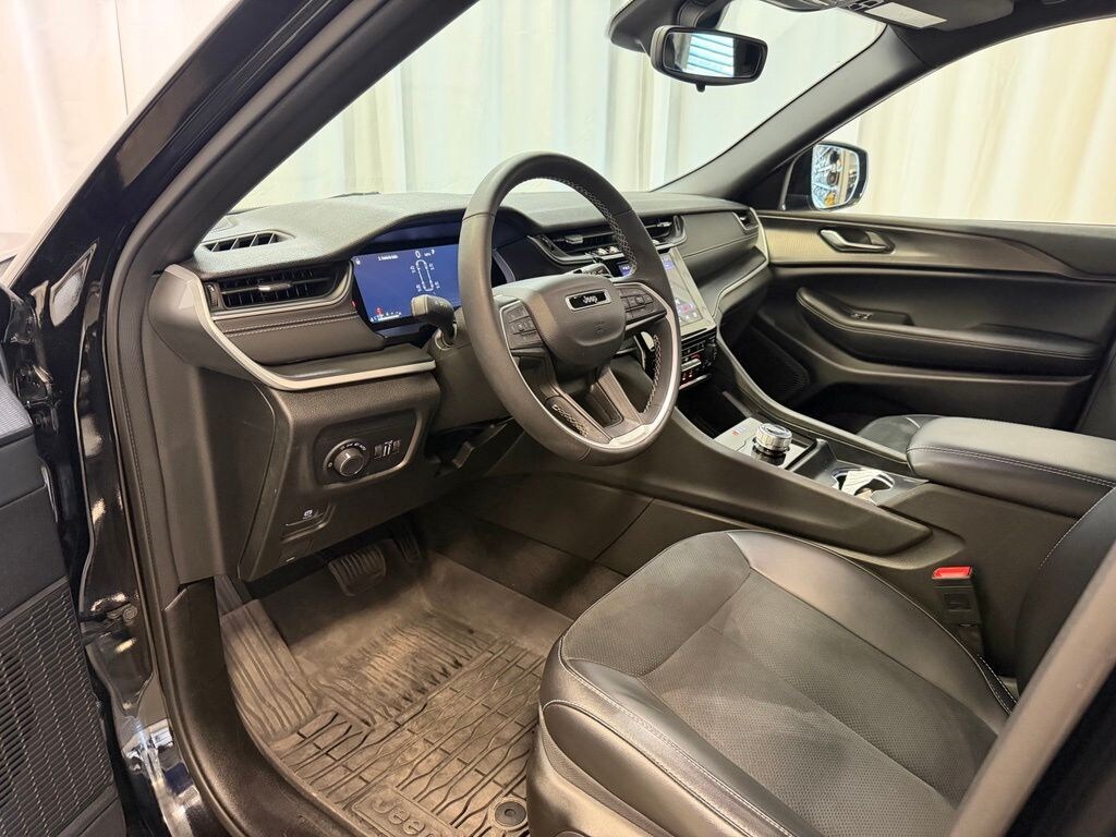 Used 2024 Jeep Grand Cherokee L Laredo SUV