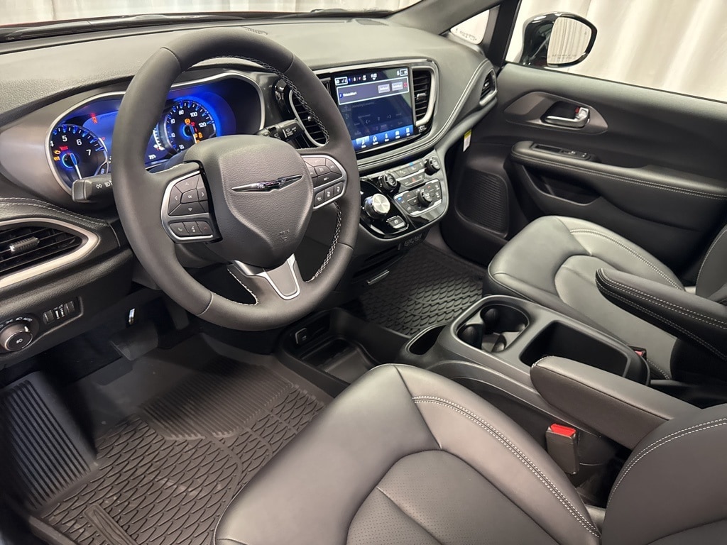 2025 Chrysler Pacifica photo 4