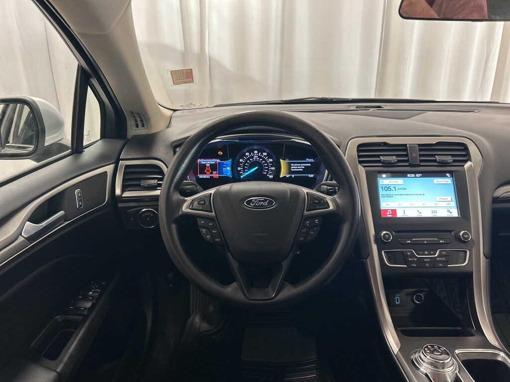 2017 Ford Fusion SE photo 3