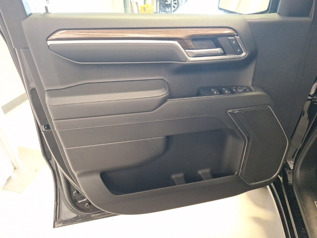 2024 Chevrolet Silverado 1500 LT photo 4