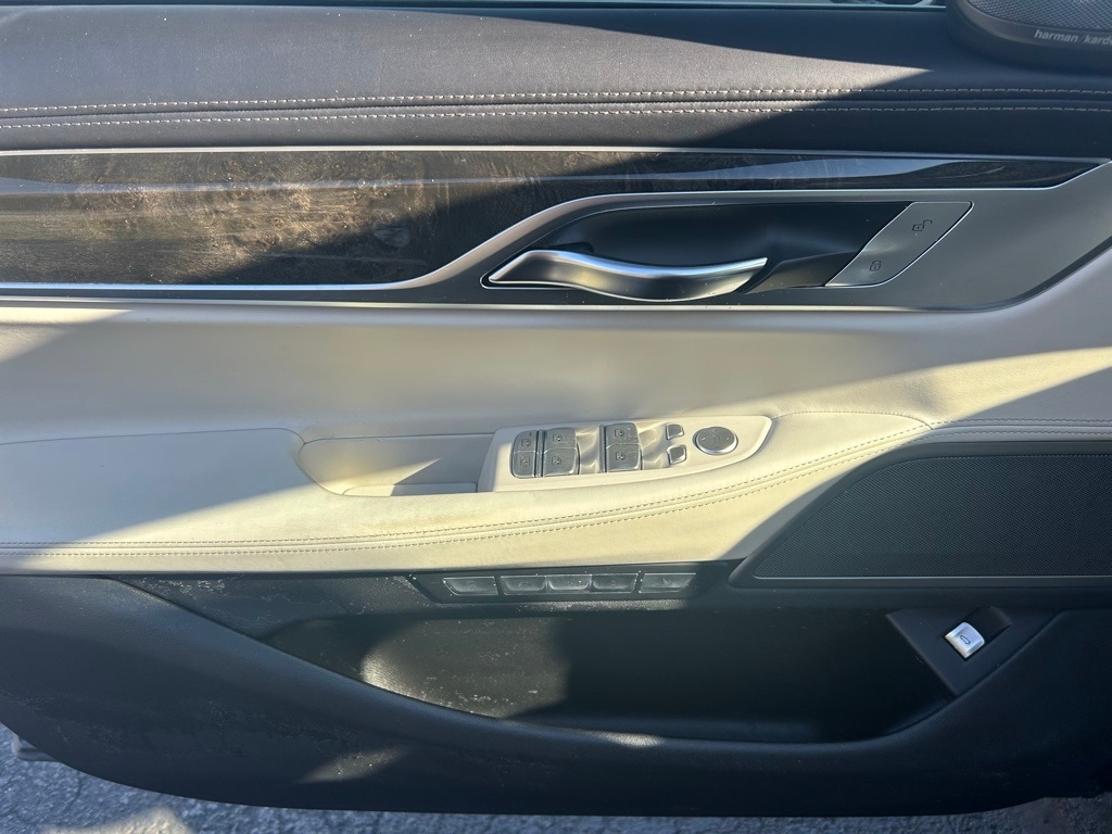 2016 Bmw 750i xDrive Sedan photo 4