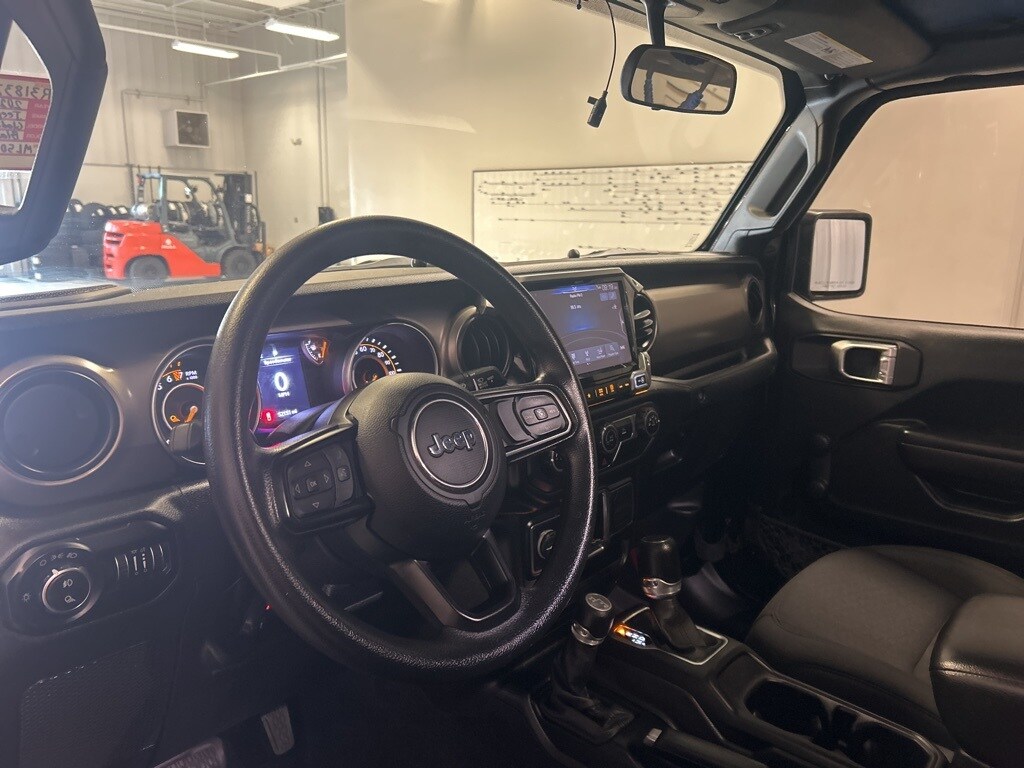 2021 Jeep Gladiator Sport photo 3