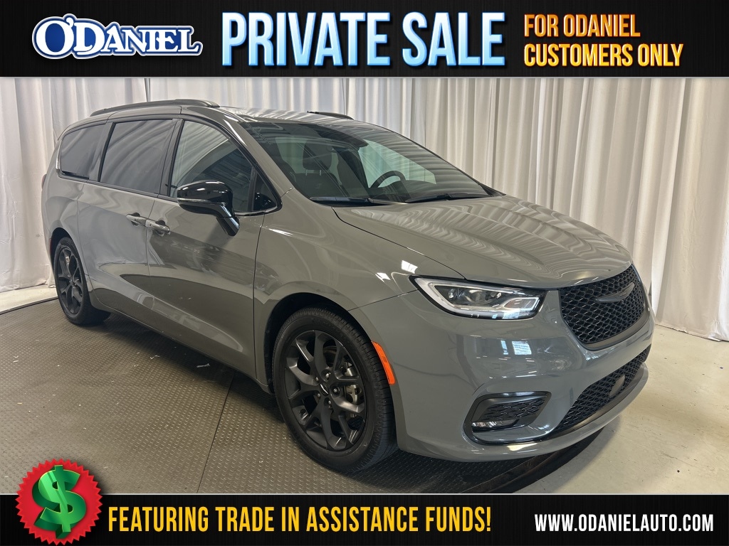 2025 Chrysler Pacifica Limited's photo