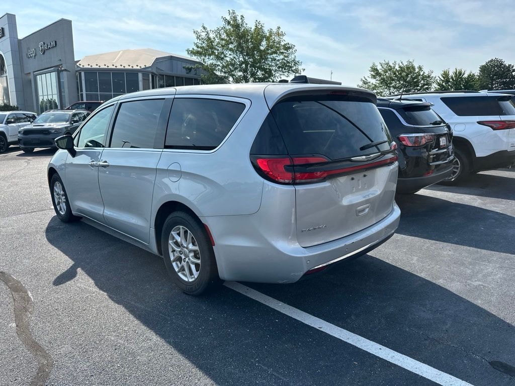 Used 2024 Chrysler Pacifica Touring L Van Passenger Van