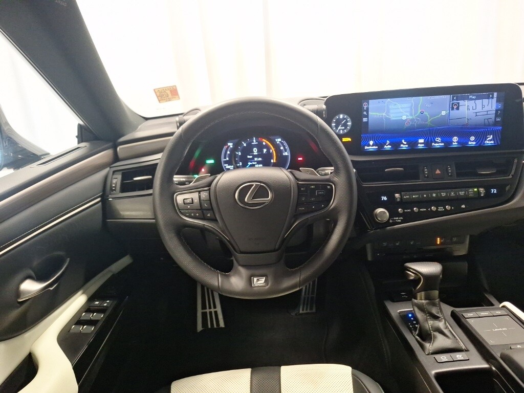 2022 Lexus ES 300h F SPORT photo 3