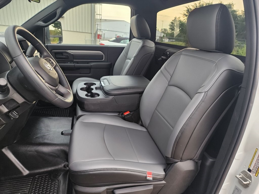 2024 Ram 5500 Tradesman SLT photo 3