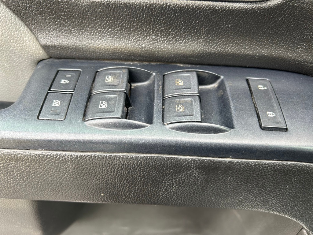 2018 Chevrolet Silverado 1500 photo 2