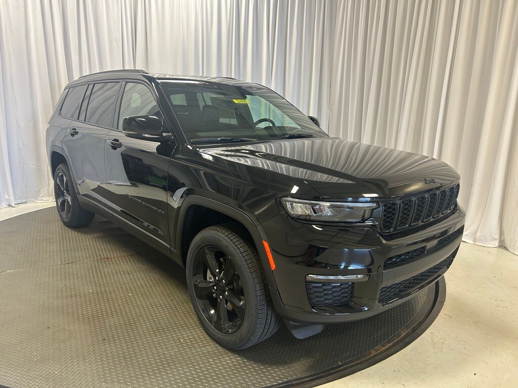 2025 Jeep Grand Cherokee Limited photo 2