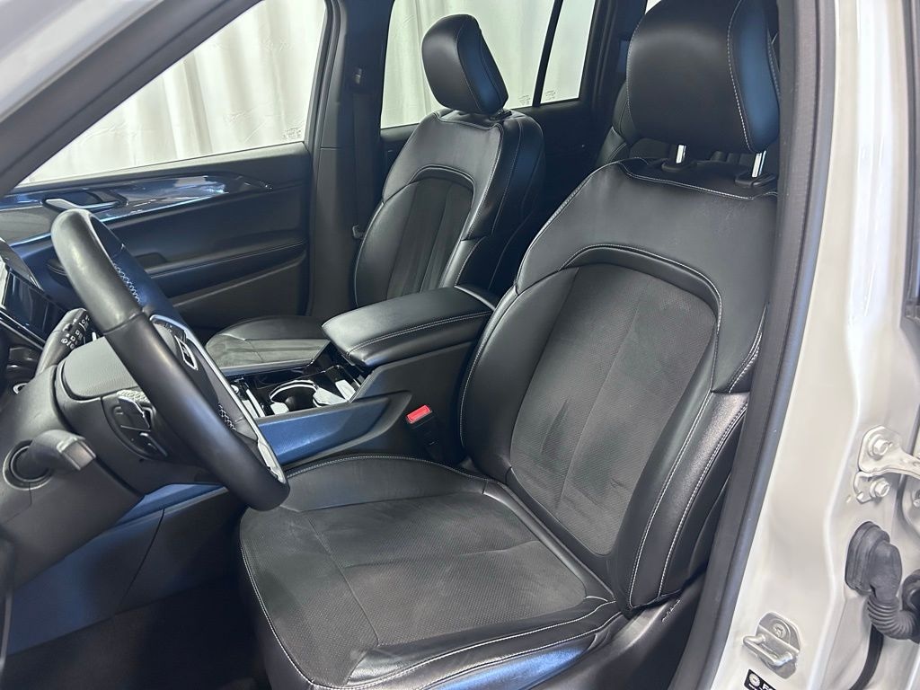 Used 2022 Jeep Grand Cherokee Laredo SUV