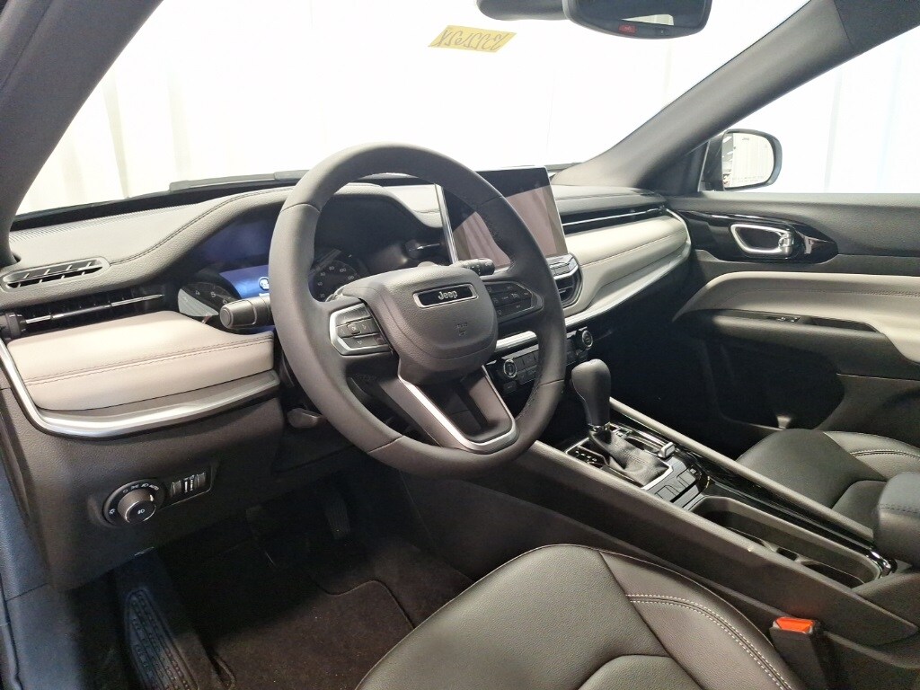 2025 Jeep Compass Limited photo 2
