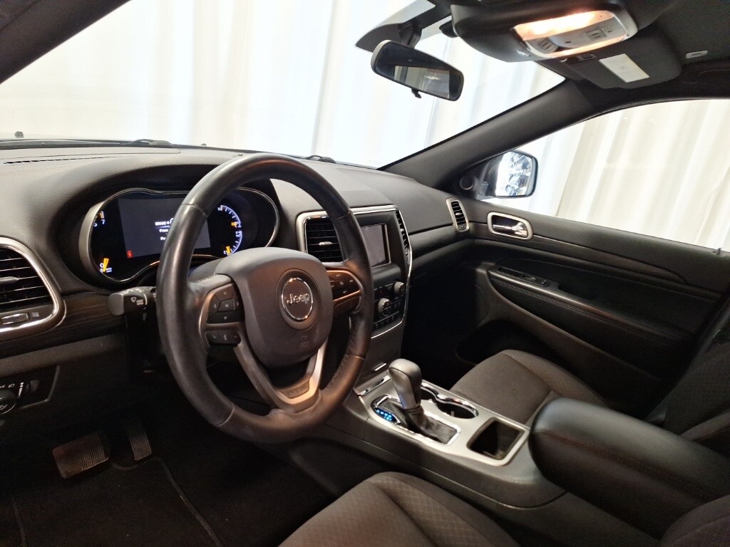 2019 Jeep Grand Cherokee Laredo E photo 2