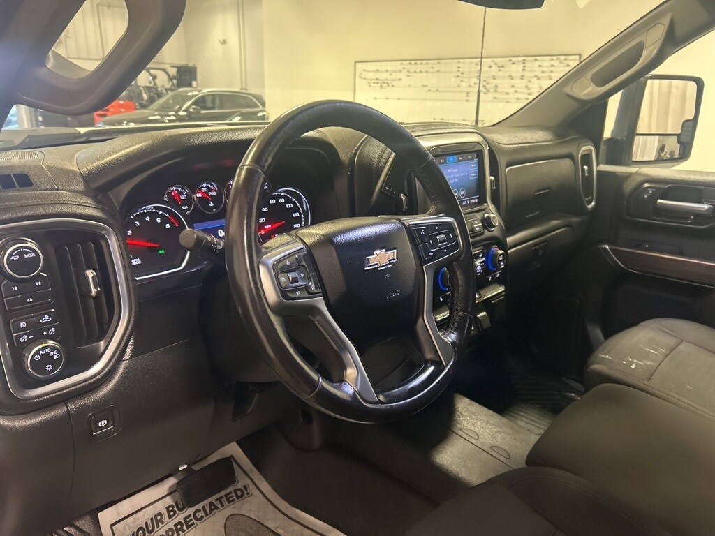 2022 Chevrolet Silverado 2500HD LT photo 2