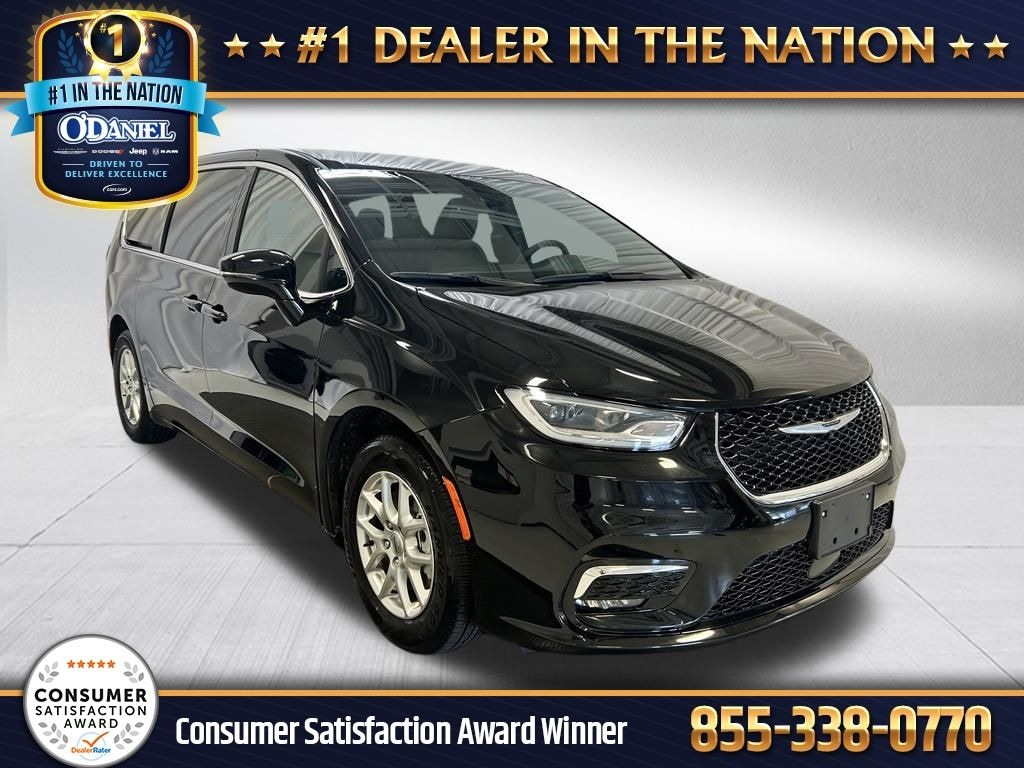 Used 2025 Chrysler Pacifica Select Van Passenger Van