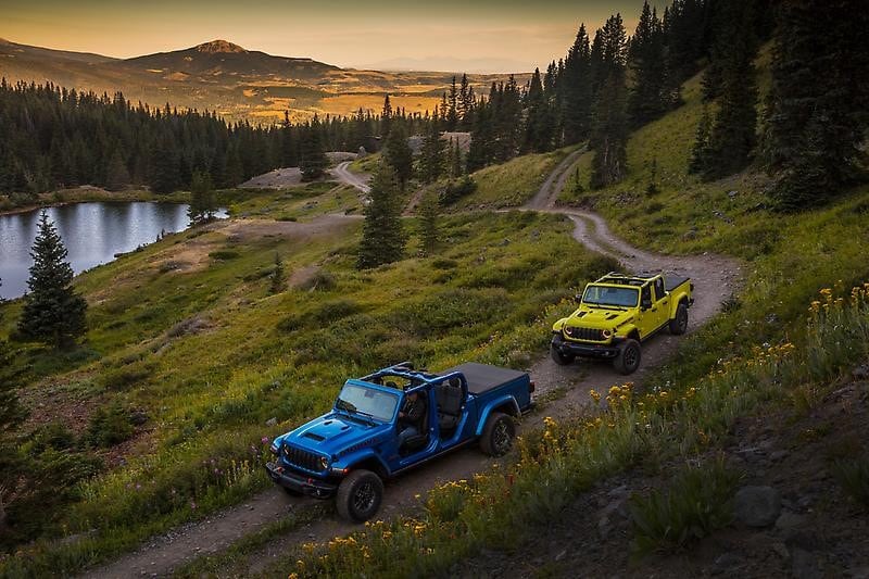 gladiator%20and%20wrangler.jpg