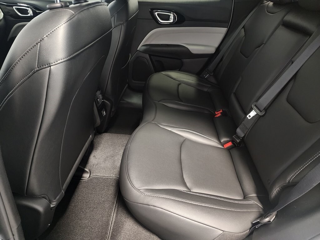 2025 Jeep Compass Limited photo 3