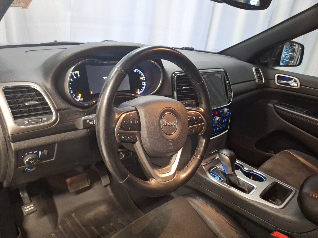 2020 Jeep Grand Cherokee Laredo photo 2