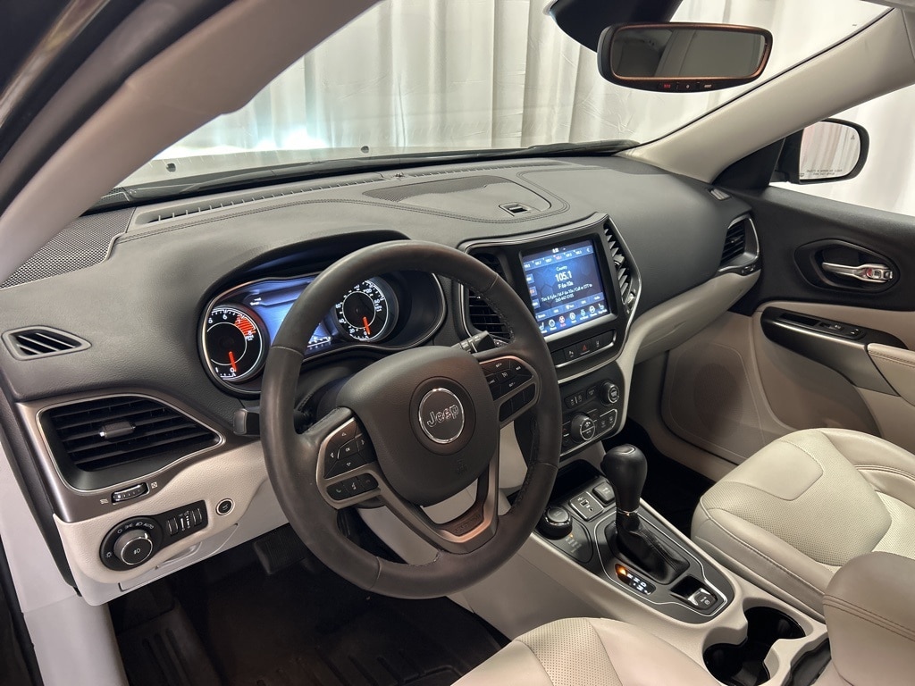 2022 Jeep Cherokee Latitude Lux photo 3